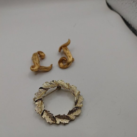 Lot Of 3 Pins Initial \